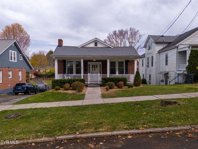 1st photo of 913 Maryland Avenue