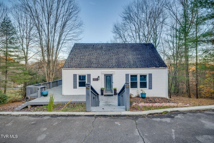 1st photo of 4004 Lakeland Drive