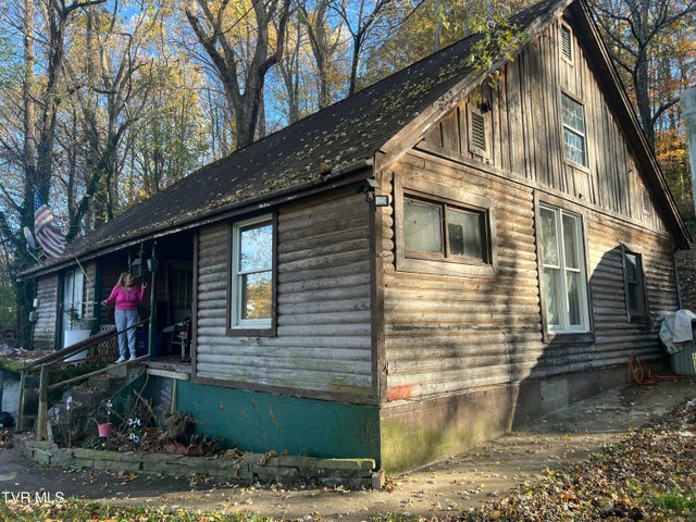 1st photo of 306 Delaware Street