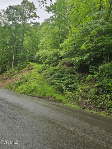 1st photo of 1068 Lesters Fork Road