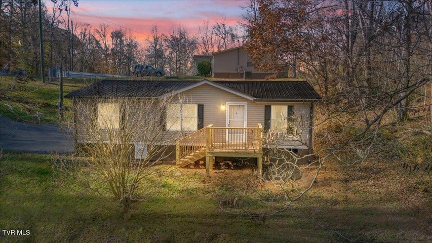 1st photo of 1012 Kingston Court