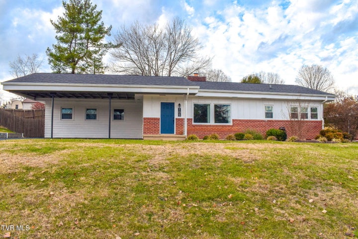 1st photo of 105 Lowry Lane