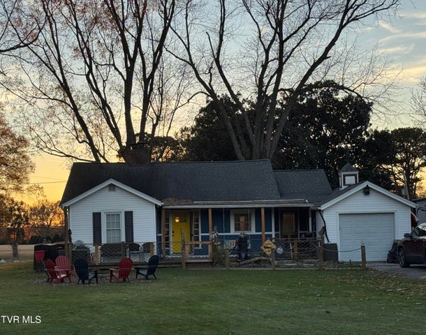 1st photo of 2205 Pendragon Road