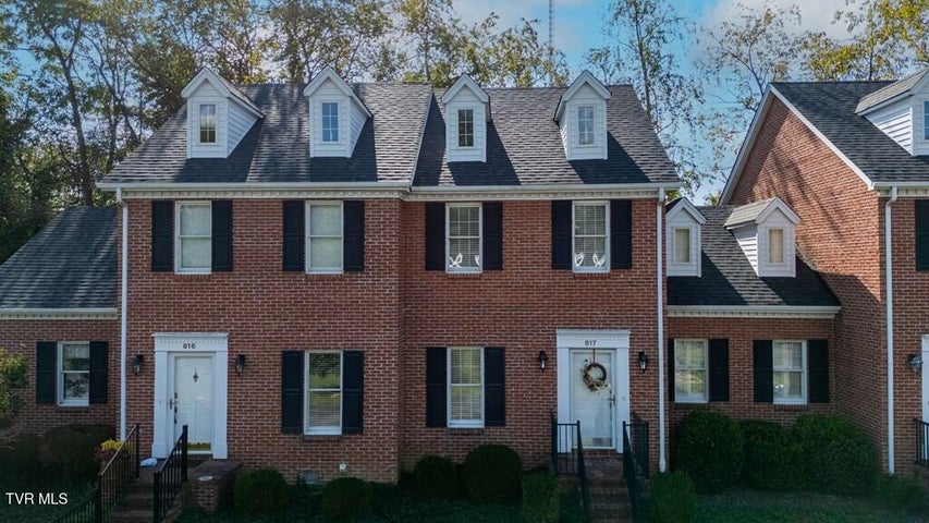 1st photo of 817 Wayne Avenue