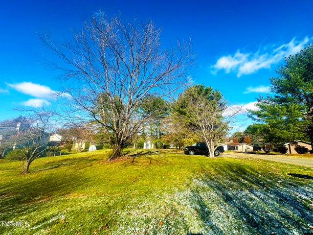 1st photo of 403 Lynnwood Drive