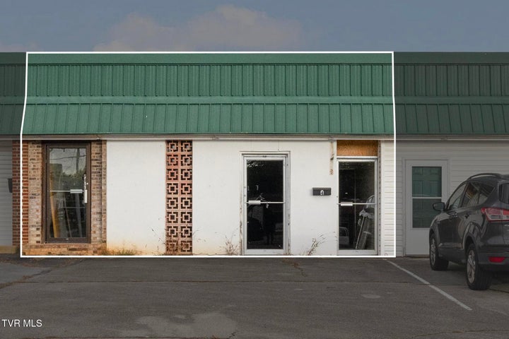 1st photo of 2908 Bloomingdale Road