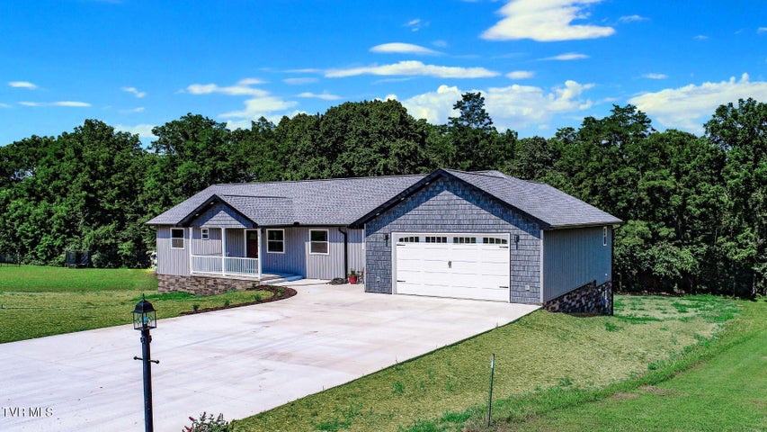 1st photo of 116 Meadowood Dr 