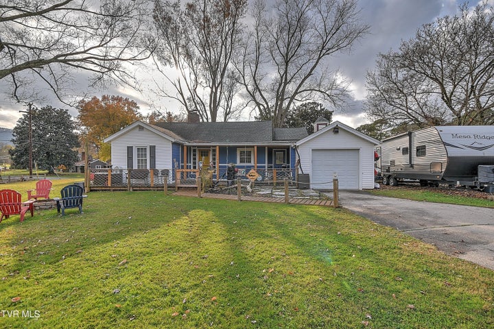 1st photo of 2205 Pendragon Road