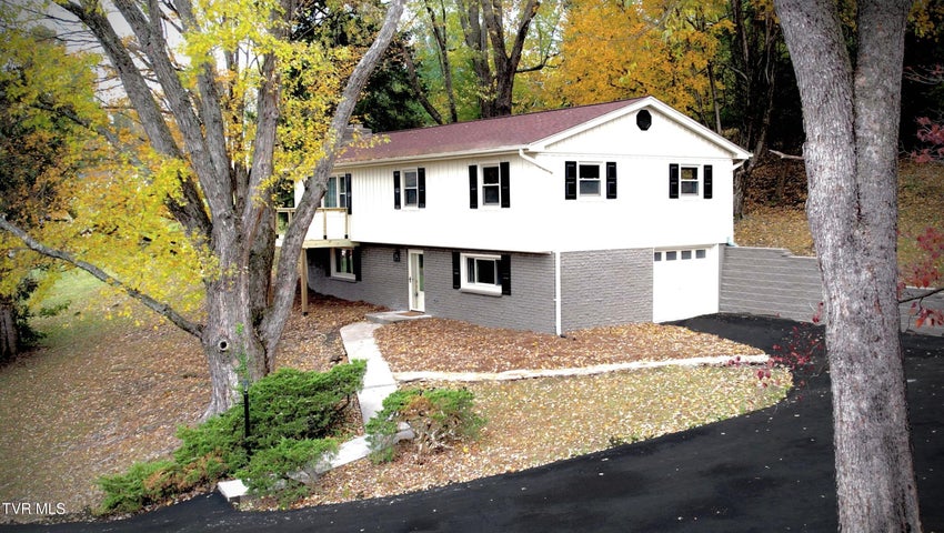 1st photo of 425 Seminole Road