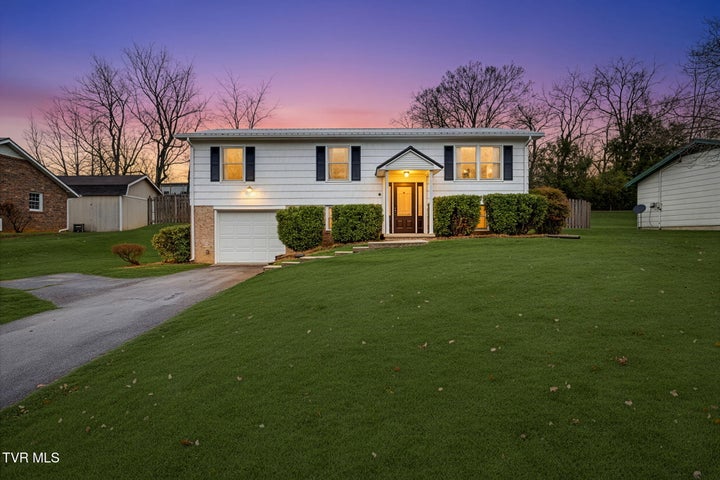 1st photo of 3200 Buckingham Drive