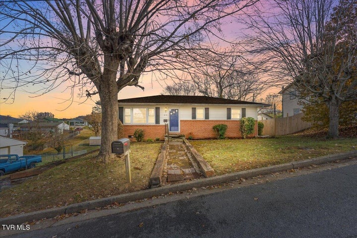 1st photo of 614 Roan Street