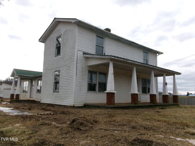 1st photo of 856 Hickory Cove Road