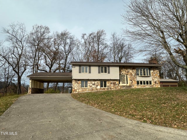 1st photo of 124 Arlington Circle