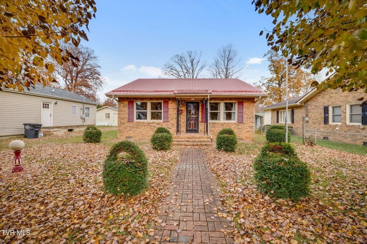 1st photo of 1660 Redwood Drive