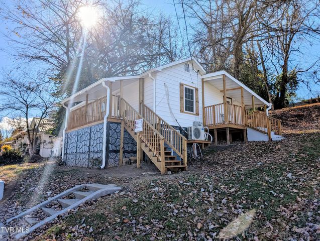 1st photo of 701 Well Street