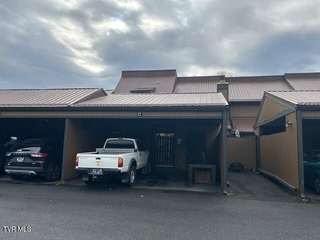 1st photo of 512 Fleetwood Court