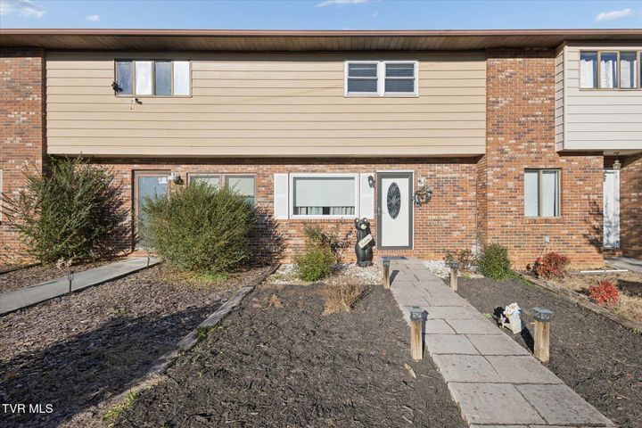 1st photo of 114 Colt Lane