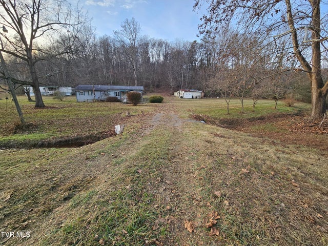 1st photo of 221 Hurst Hollow Road