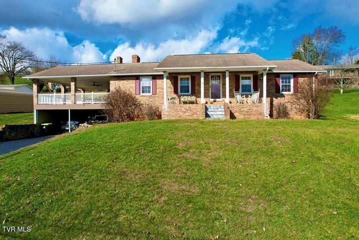 1st photo of 817 Midnight Drive