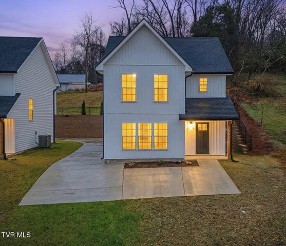 1st photo of 1922 Siam Road