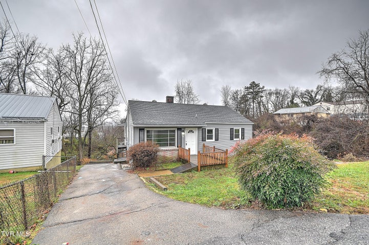 1st photo of 3341 Page Street