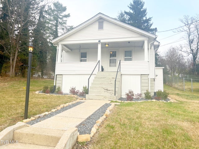 1st photo of 815 Vernon Street