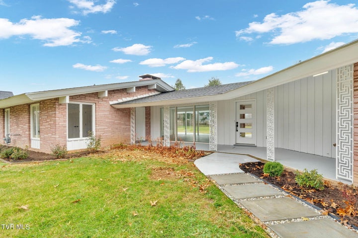 1st photo of 2911 Walnut Street