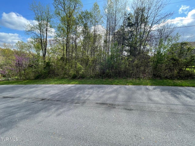 1st photo of 354 Glasgow Lane