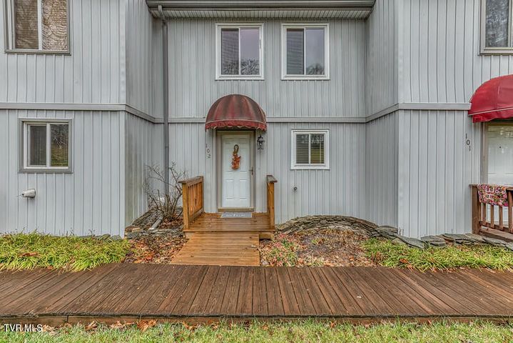 1st photo of 102 Point Shore Pvt Drive 