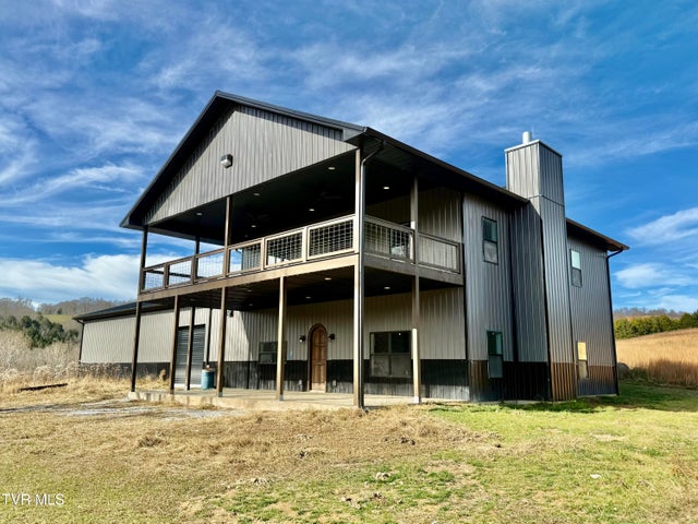 1st photo of 2114 Powell River Rd 