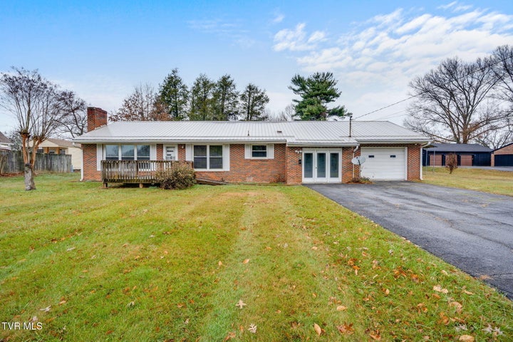 1st photo of 121 Vines Drive