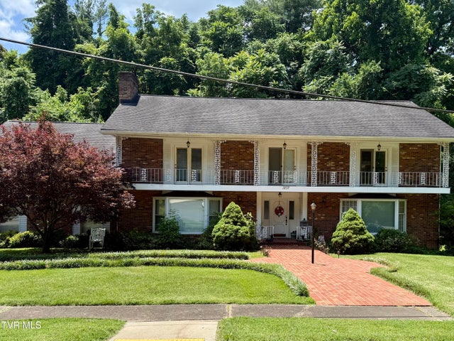 1st photo of 1237 Radcliffe Avenue