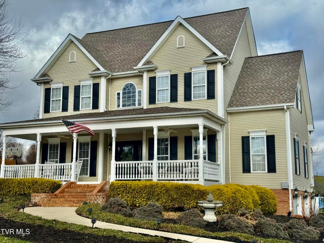 1st photo of 121 Barefoot Landing Drive