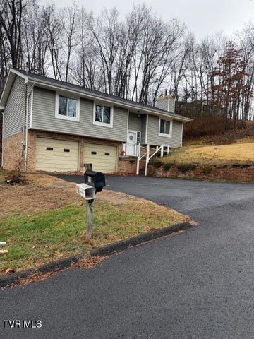 1st photo of 226 Shadow Hill Lane