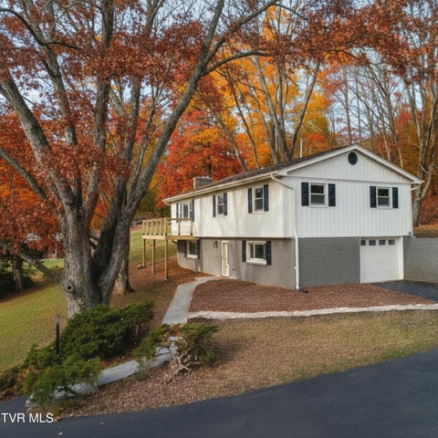 1st photo of 425 Seminole Road