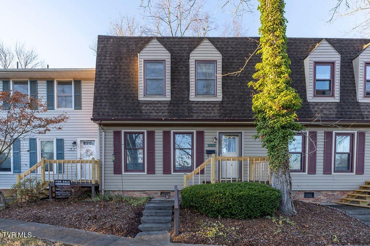 1st photo of 2205 Greenbriar Circle