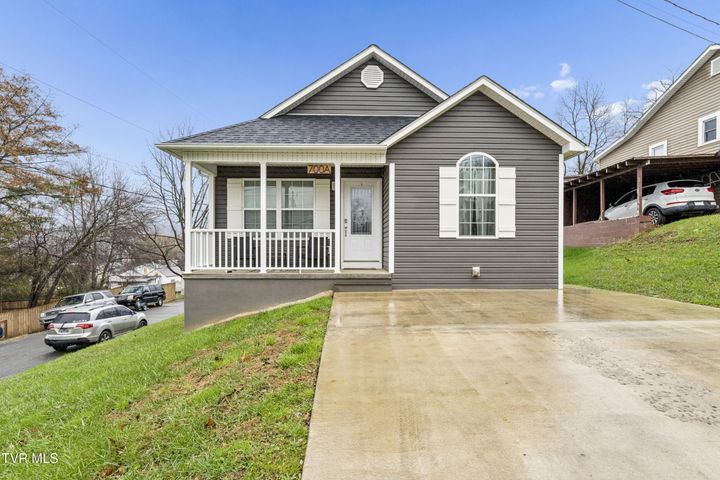 1st photo of 700a Johnson Avenue