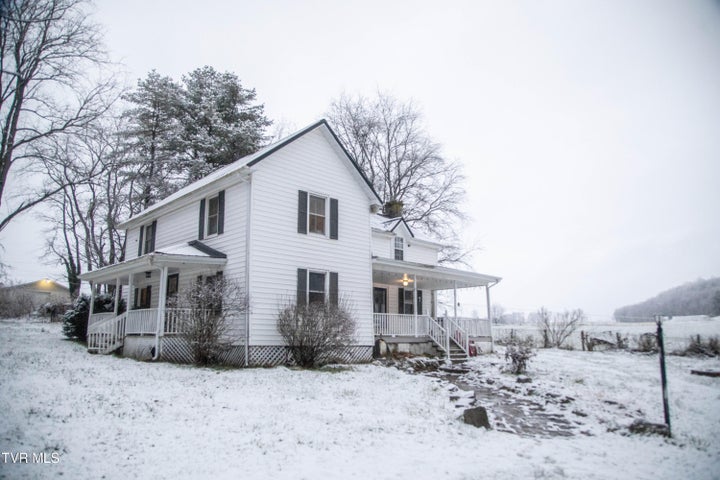 1st photo of 20217 Shadowood Circle