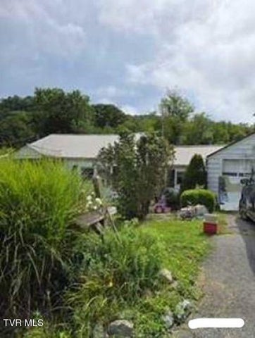 1st photo of 194 Lick Skillet Road