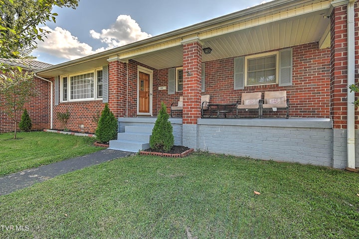 1st photo of 454 Douglas Street