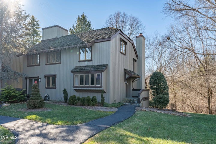 1st photo of 15 Crown Circle