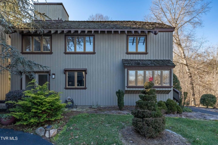 1st photo of 15 Crown Circle