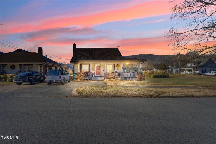 1st photo of 123 Willow Avenue