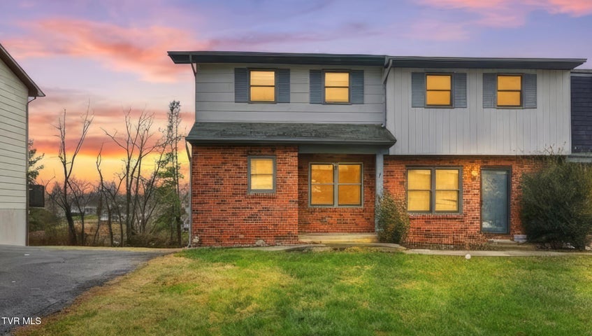 1st photo of 161 Oakcrest Circle