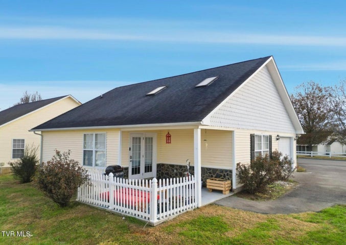 1st photo of 1842 Country Meadows Drive