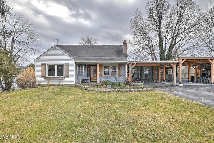 1st photo of 212 Magnolia Drive