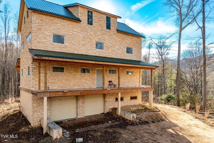 1st photo of 324 Allen Snyder Road