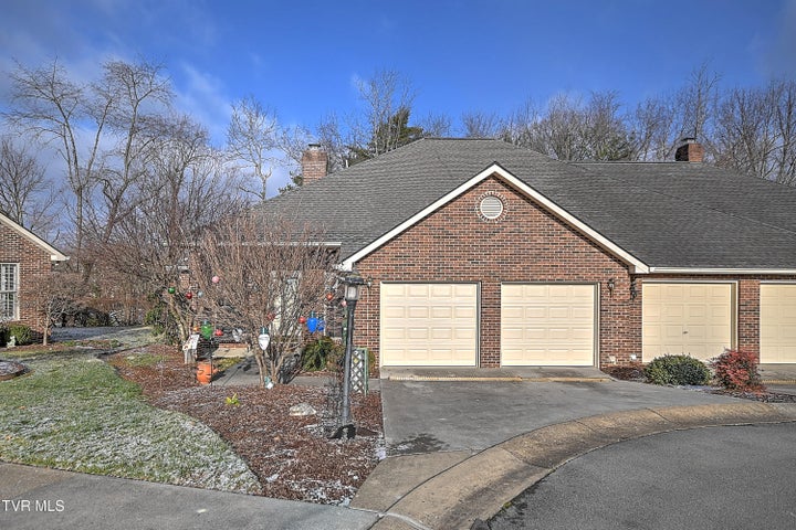 1st photo of 42 Platinum Court