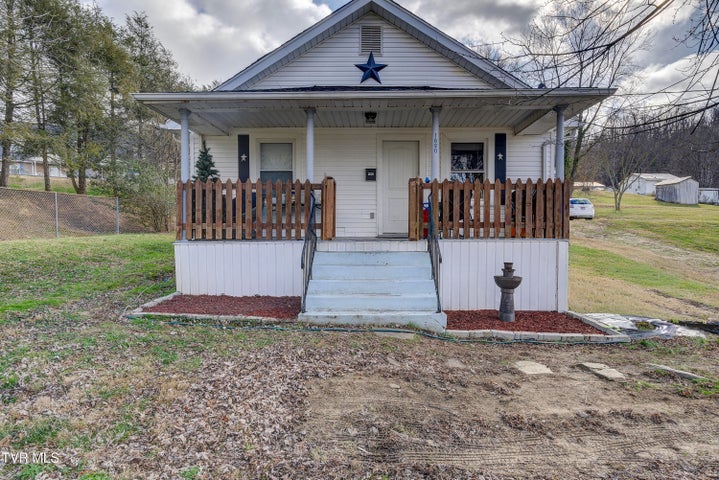 1st photo of 1820 Ridgeway Drive