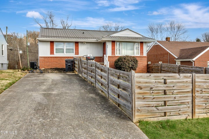 1st photo of 427 Roan Street